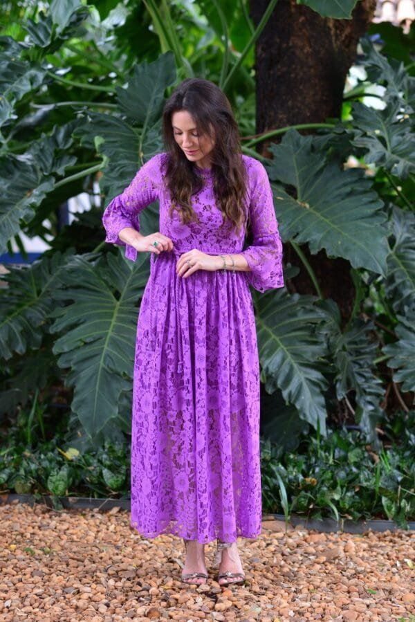 Vestido Renda com Babado na Manga Roxo