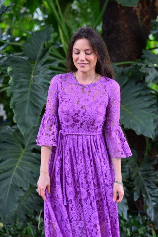 Vestido Renda com Babado na Manga Roxo