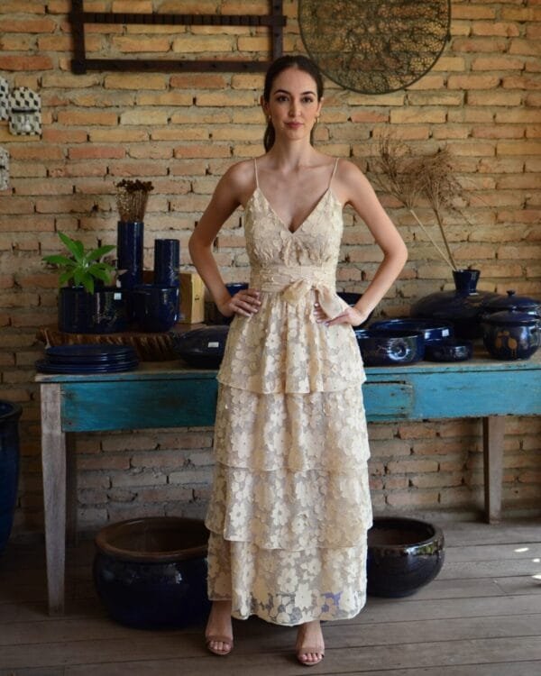 Vestido Tule Bordado Camadas