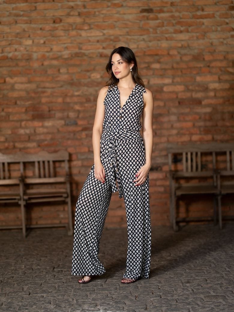 BLUSA COM GOLA | PRETO E BRANCO